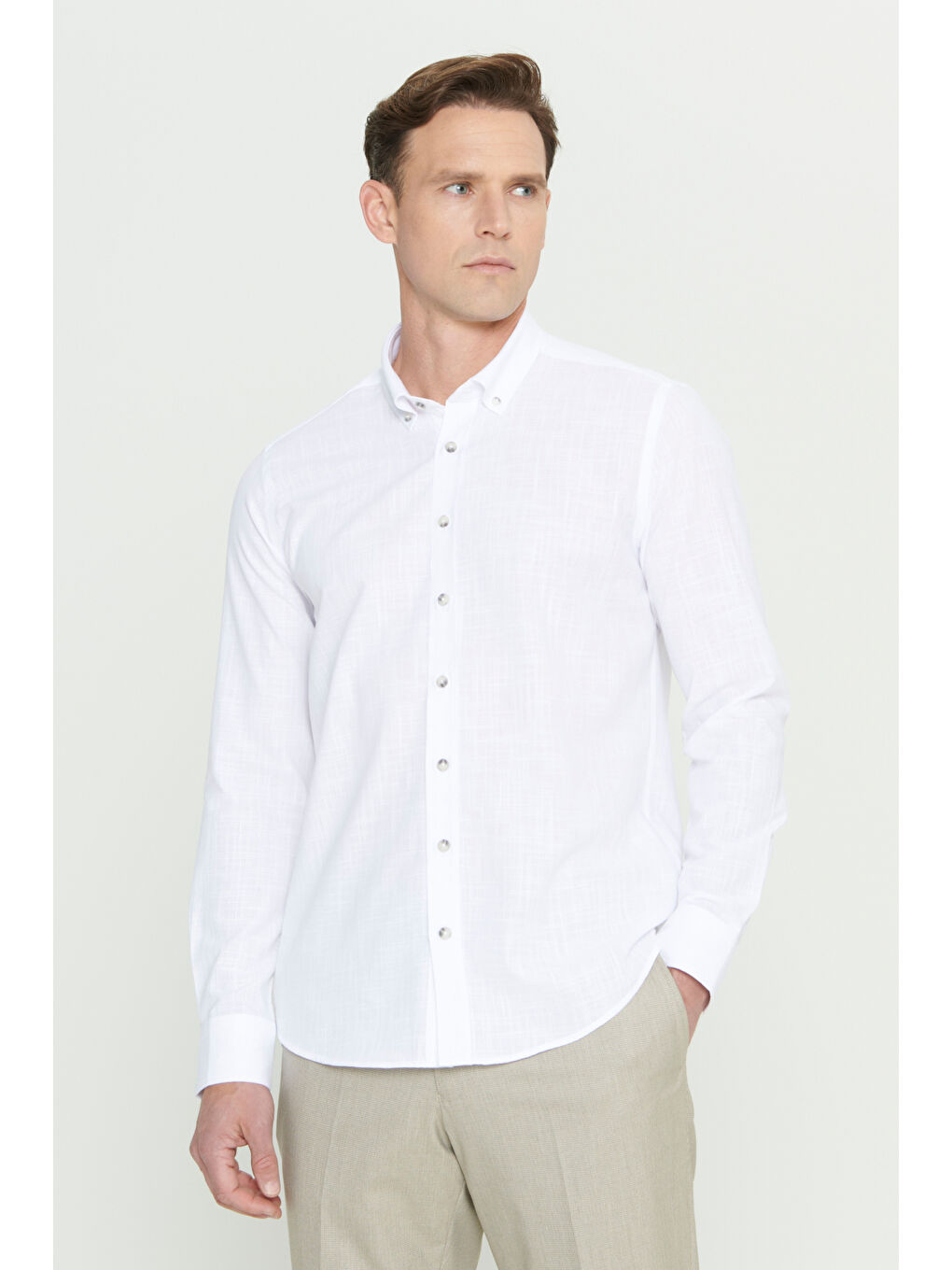Erkek Beyaz Slim Fit Dar Kesim Düğmeli Yaka Keten Görünümlü %100 Pamuk Flamlı Gömlek-3