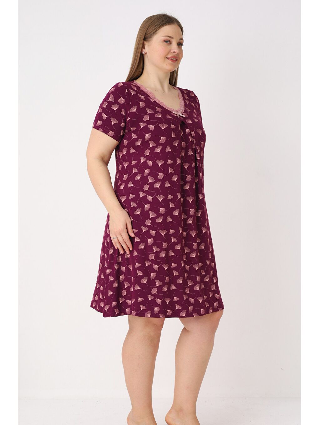 Mor Kadın Büyük Beden Desenli Elastanlı V Yaka Dantelli Fiyonklu Kısa Kollu Gecelik-2