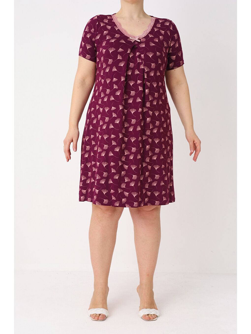 Mor Kadın Büyük Beden Desenli Elastanlı V Yaka Dantelli Fiyonklu Kısa Kollu Gecelik-3