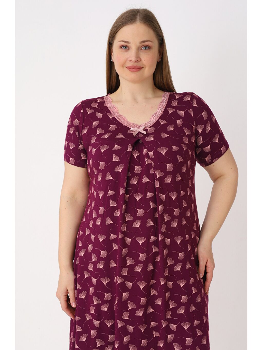 Mor Kadın Büyük Beden Desenli Elastanlı V Yaka Dantelli Fiyonklu Kısa Kollu Gecelik-4