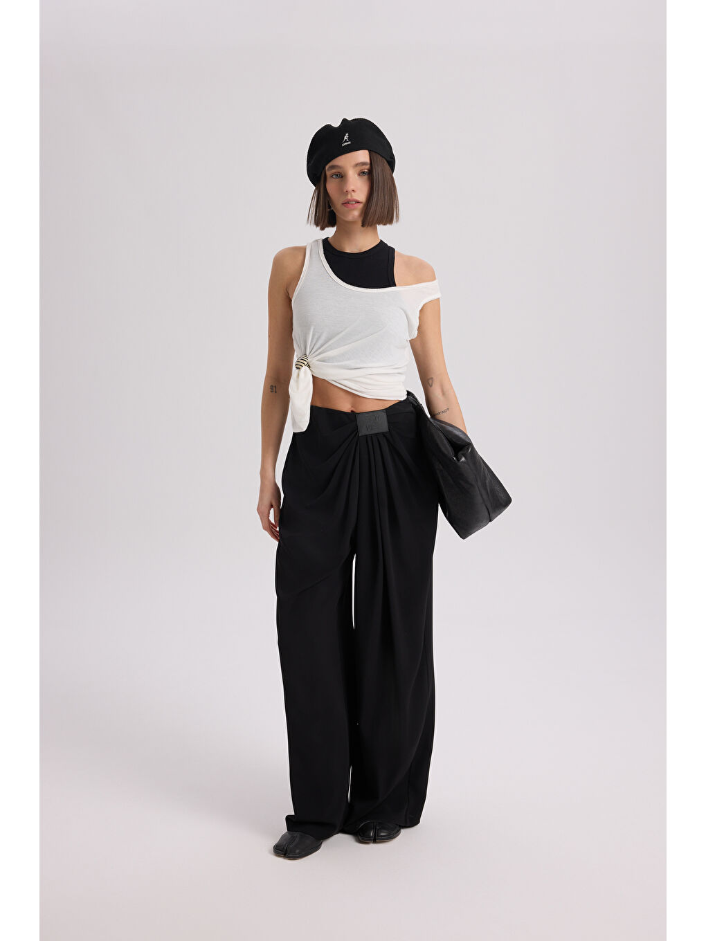 Loose Pile Detaylı Siyah Dökümlü Pantolon-5