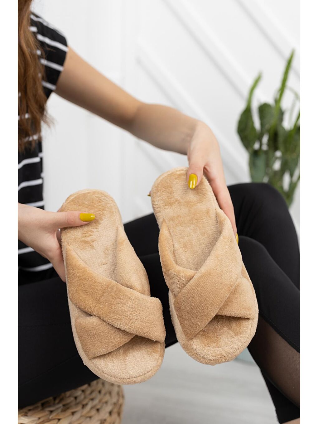 Kahverengi SMT-02 Çapraz Kadın Ev Terliği Kışlık Yünlü Terlik-2