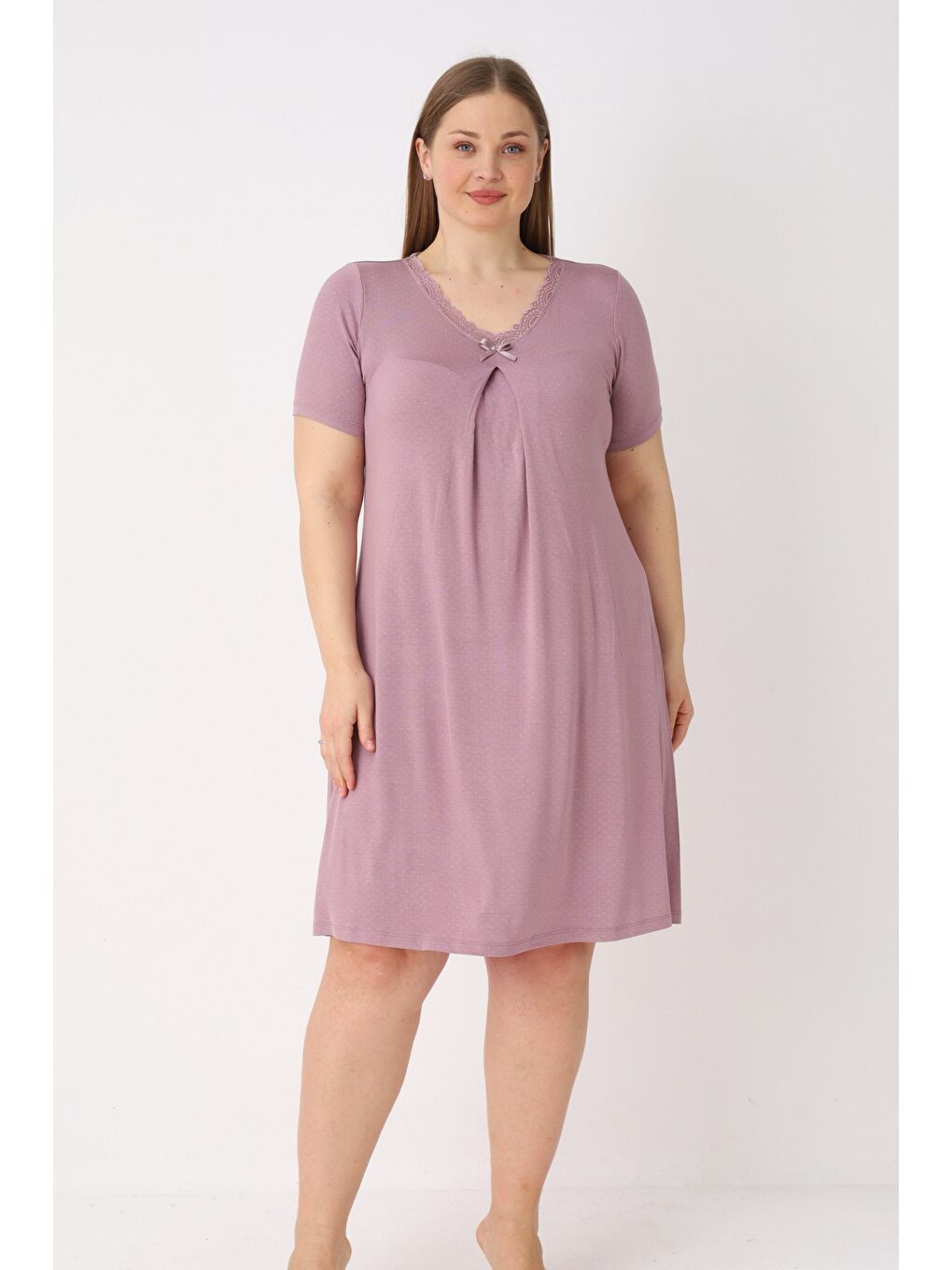 Pembe Puantiyeli Kısa Kollu Elastanlı Dantel Ve Fiyonk Detaylı Kısa Kollu Büyük Beden Gecelik-1