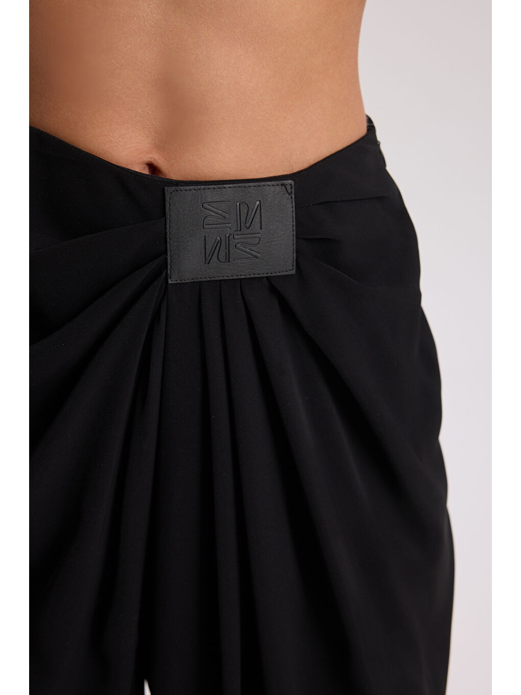 Loose Pile Detaylı Siyah Dökümlü Pantolon-7