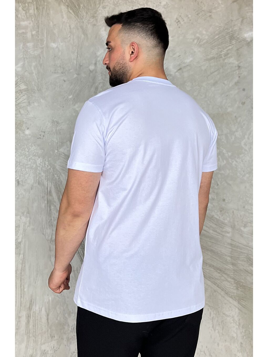 Beyaz Bisiklet Yaka Nakışlı Erkek Tişört-2