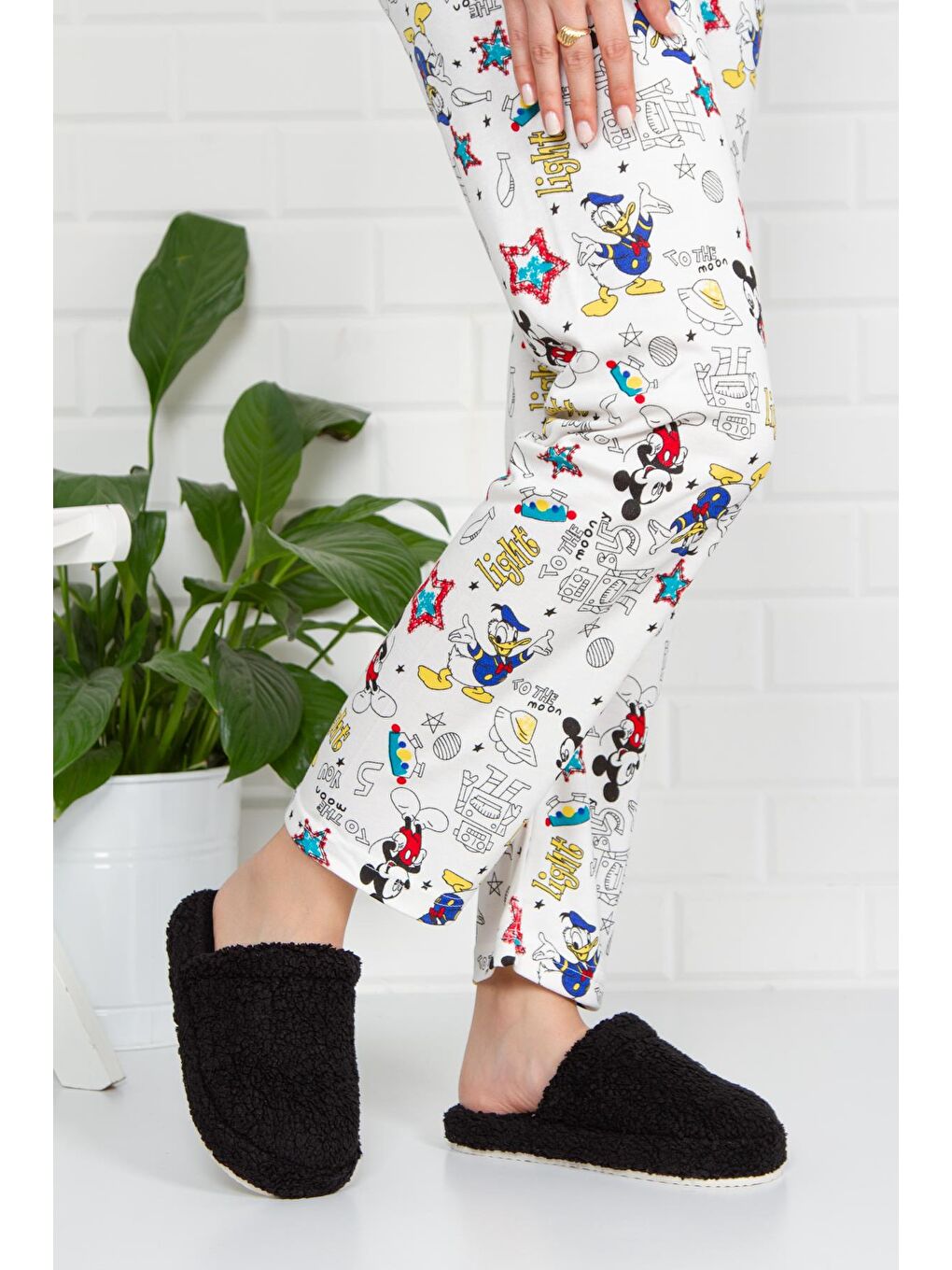 Siyah Havlu Kapalı Kadın Ev Terliği Kışlık Terlik Ses Yapmaz-2