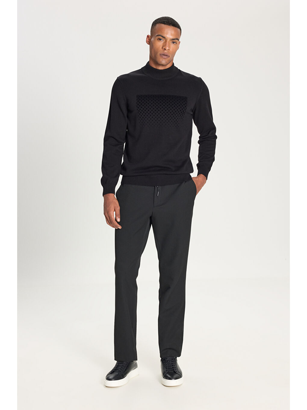 Erkek Siyah %100 Pamuk Standart Fit Yarım Balıkçı Yaka Baskılı Triko Kazak-1