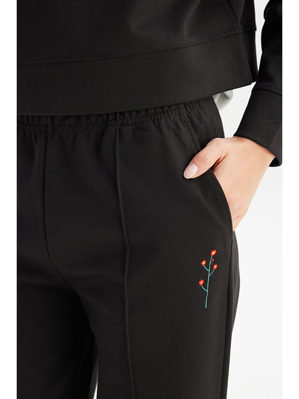 Loose Fit Geniş Kesim Siyah Pamuklu Esnek Sweatpant-3