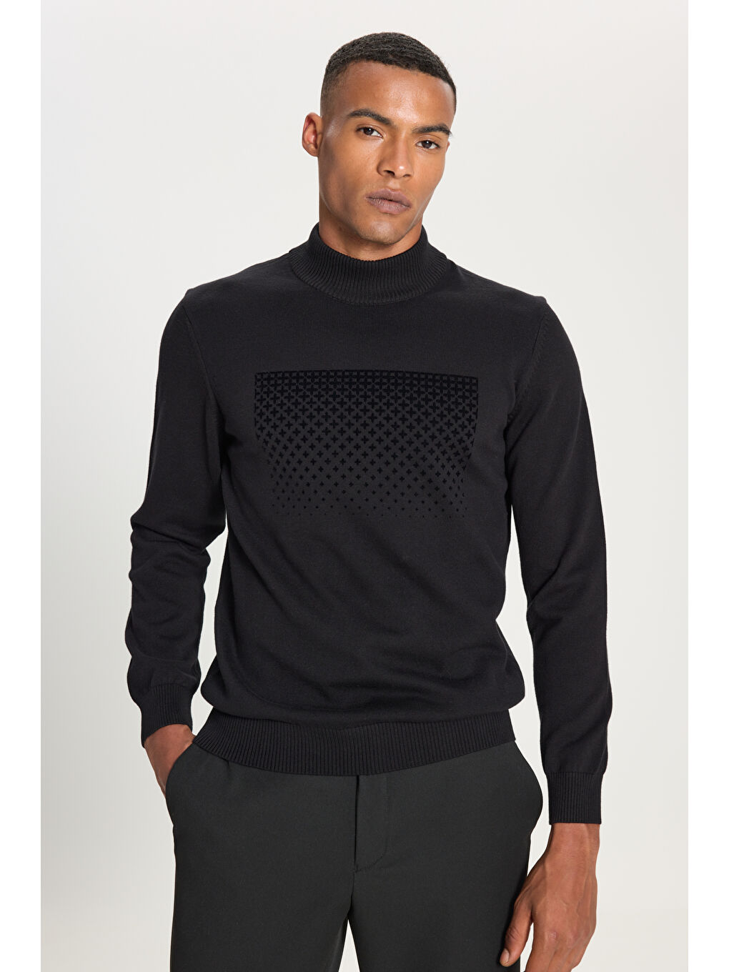 Erkek Siyah %100 Pamuk Standart Fit Yarım Balıkçı Yaka Baskılı Triko Kazak-2