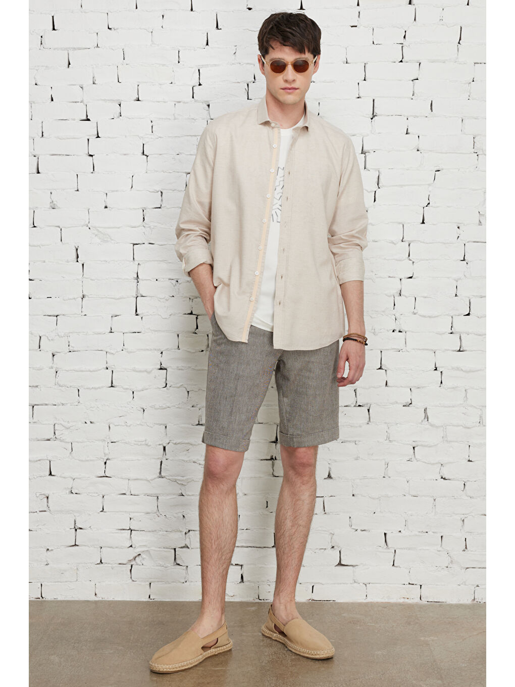 Erkek Bej Slim Fit Dar Kesim Küçük İtalyan Yaka Pamuklu Flamlı Gömlek-1