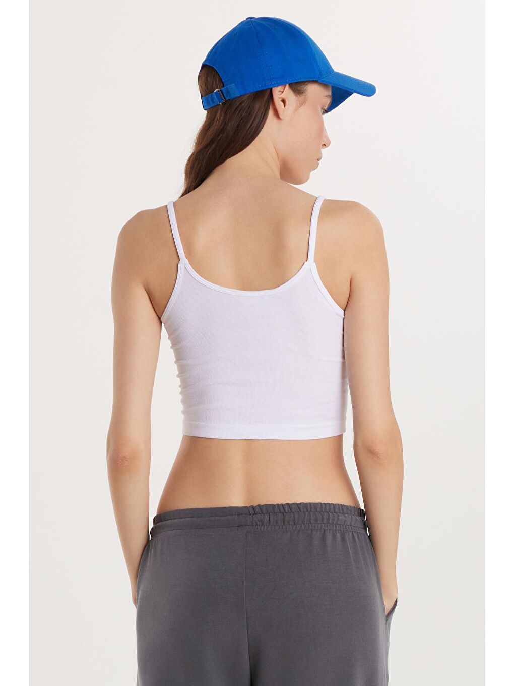 Kadın Slim Fit Dar Kesim İnce Askılı U Yaka Beyaz Crop Atlet-3