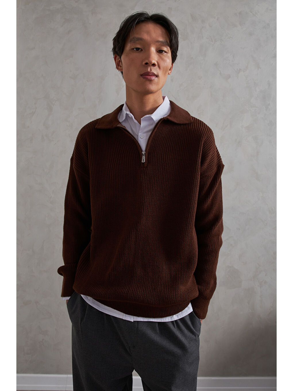 Kahverengi Erkek Yakası Fermuarlı Oversize Kazak-1