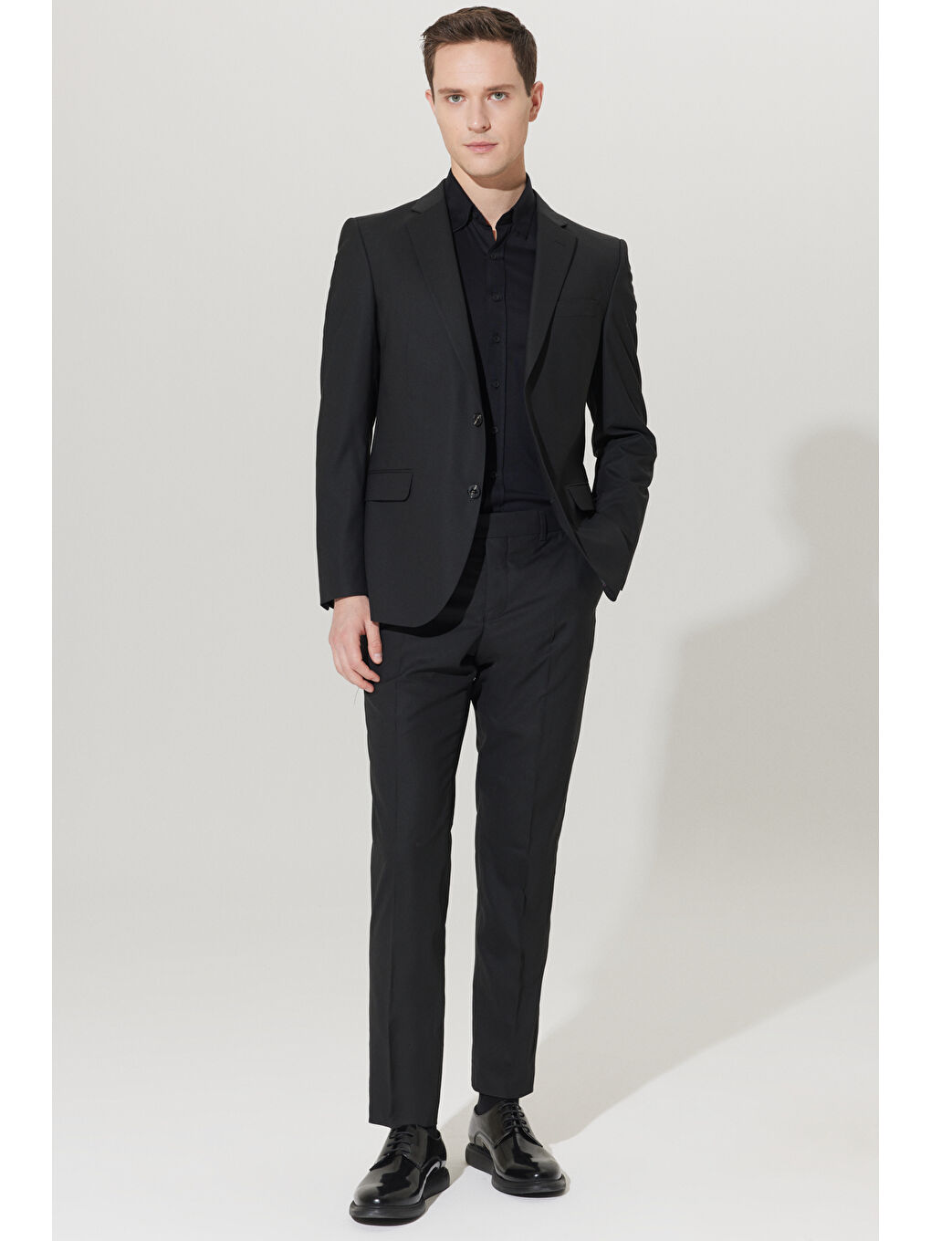 Erkek Siyah Su Geçirmez Regular Fit Geniş Kesim Mono Yaka Yünlü Nano Takım Elbise