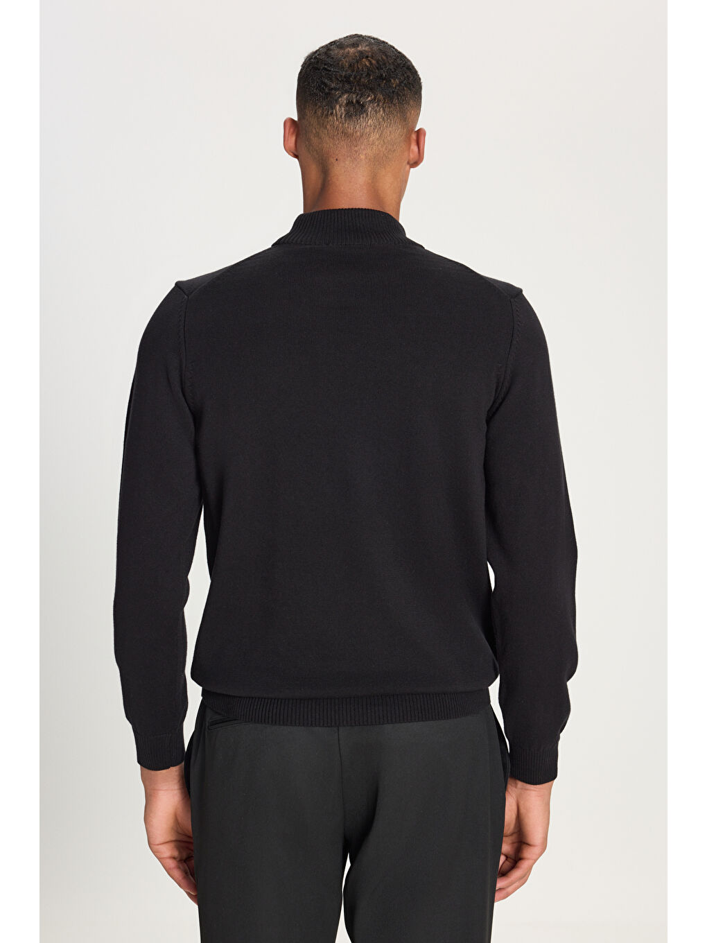 Erkek Siyah %100 Pamuk Standart Fit Yarım Balıkçı Yaka Baskılı Triko Kazak-4