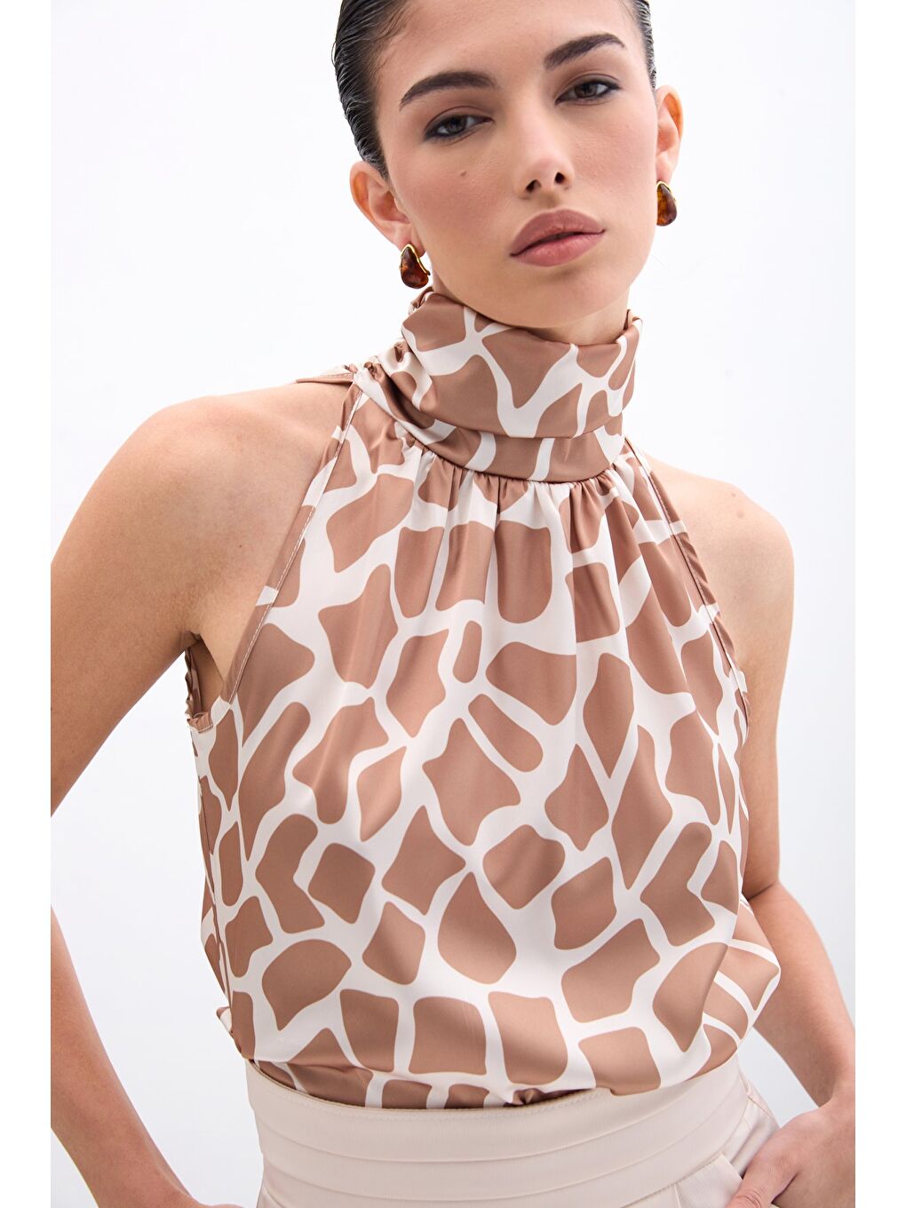 Boğazlı Kolsuz Bluz - Bej-Camel-5