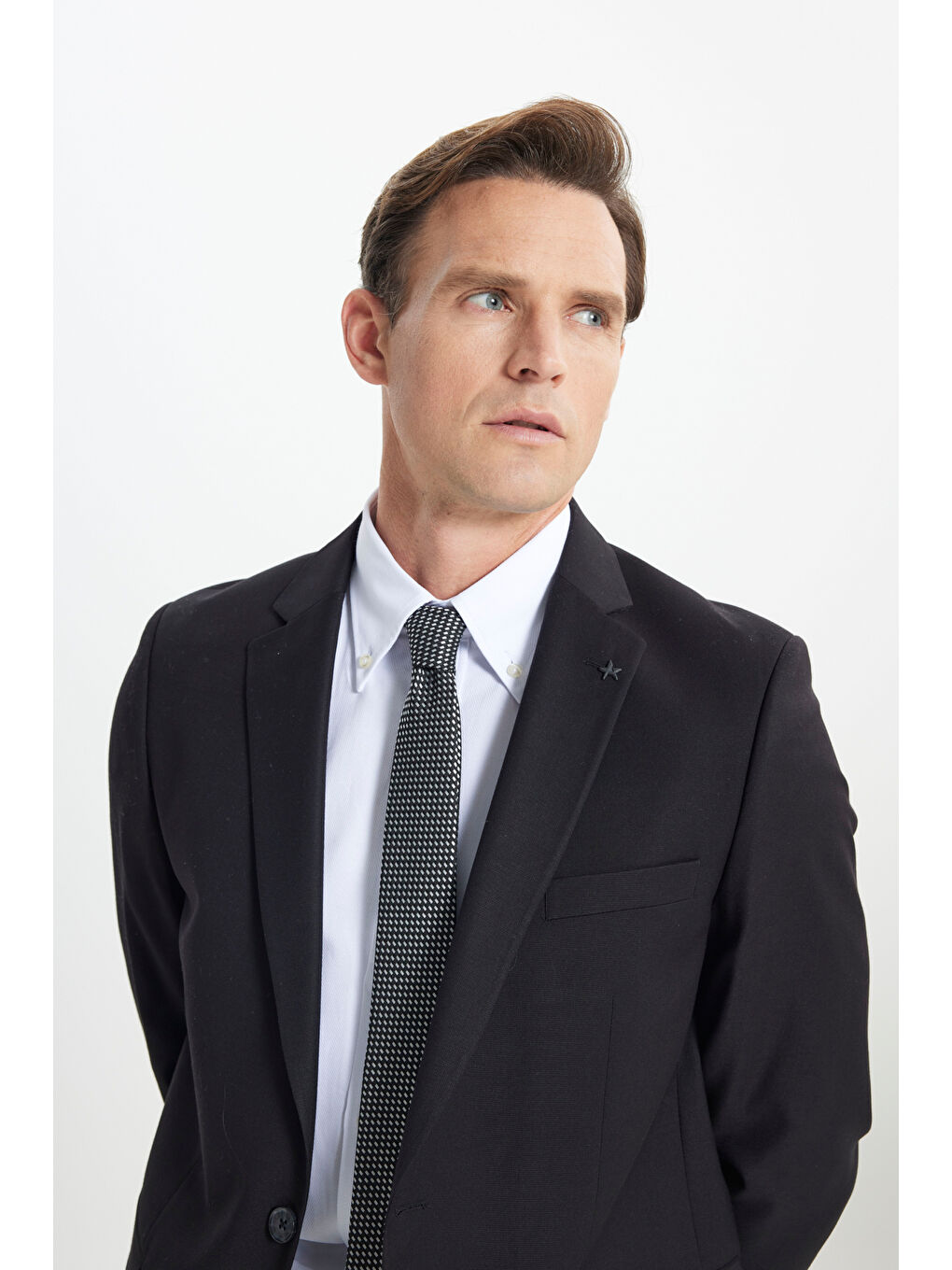 Erkek Siyah Regular Fit Rahat Kesim Mono Yaka Armürlü Takım Elbise-4