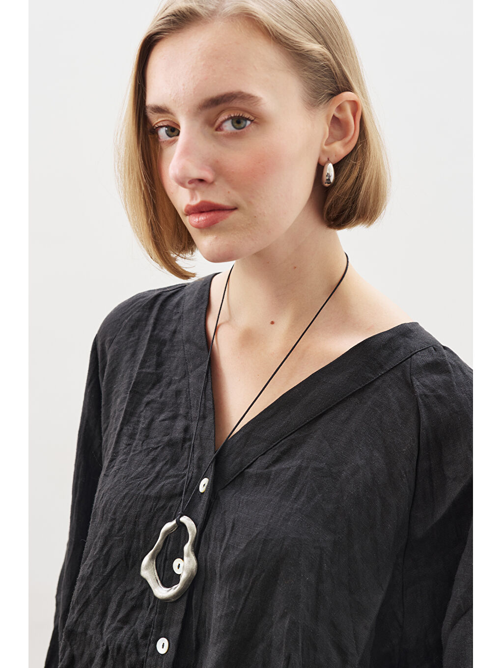 Keten Crush Düğmeli Bluz Siyah-4