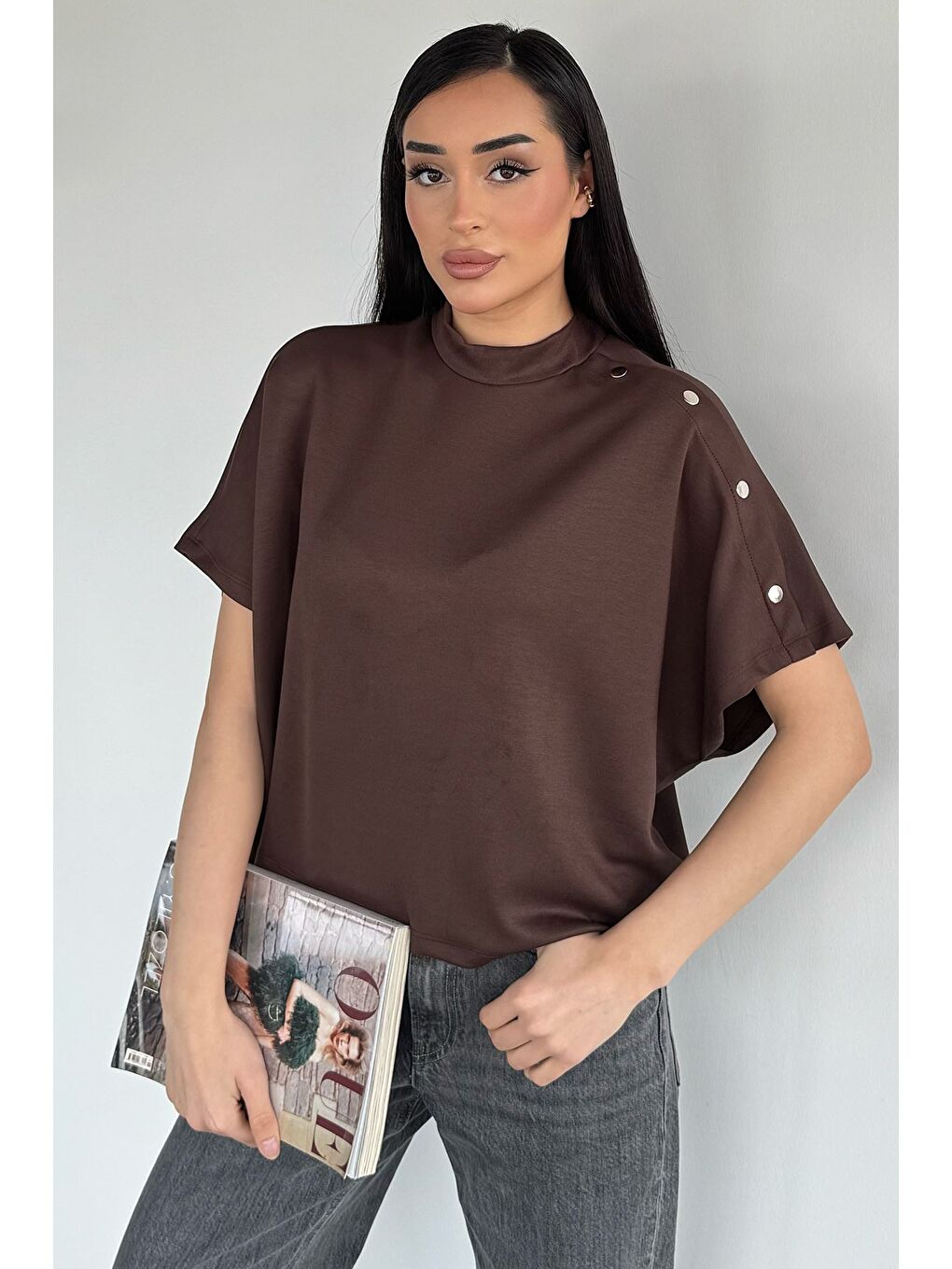 Kahverengi Omuz Detaylı Yarasa Kol Bluz