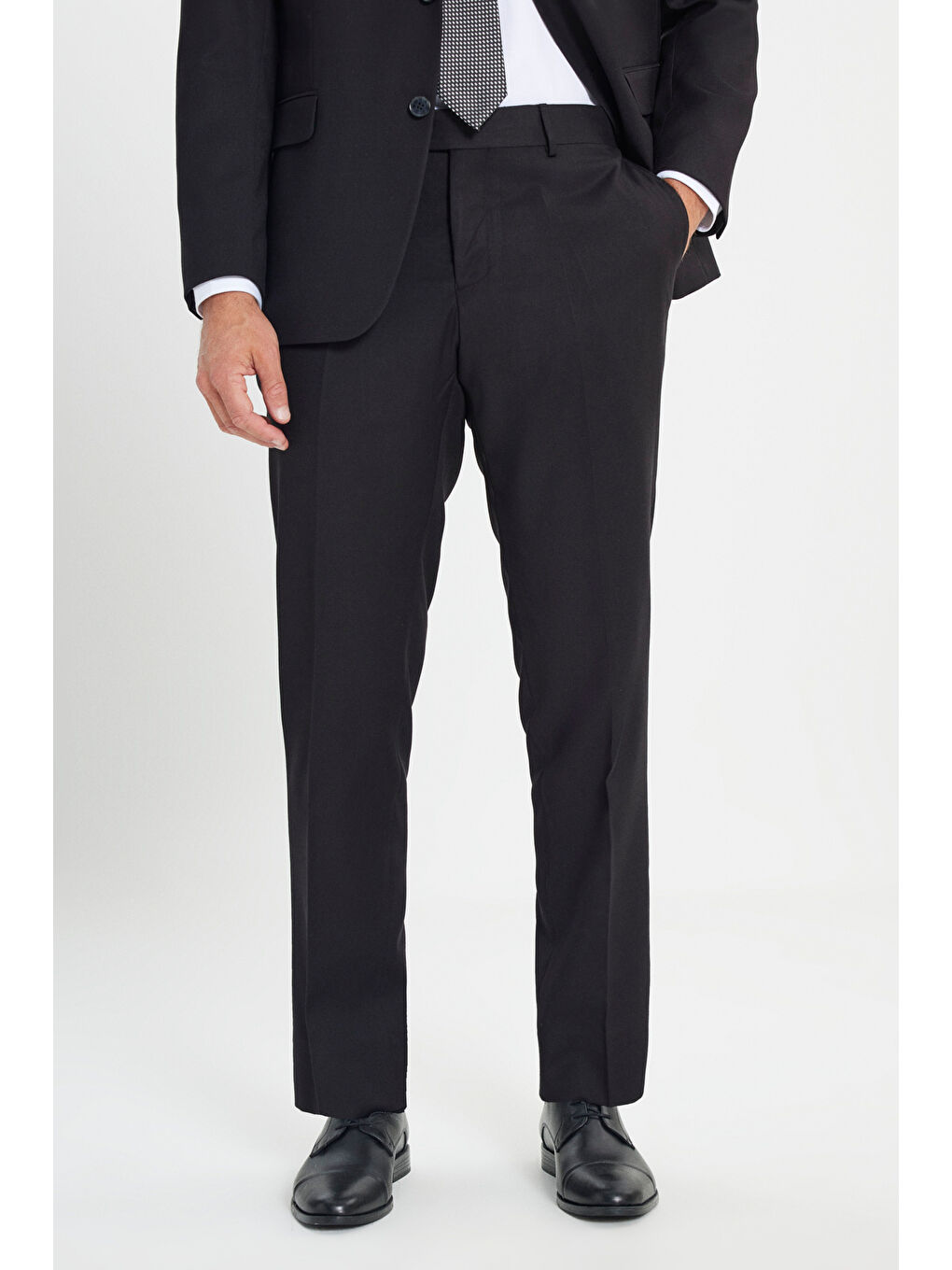 Erkek Siyah Regular Fit Rahat Kesim Mono Yaka Armürlü Takım Elbise-5