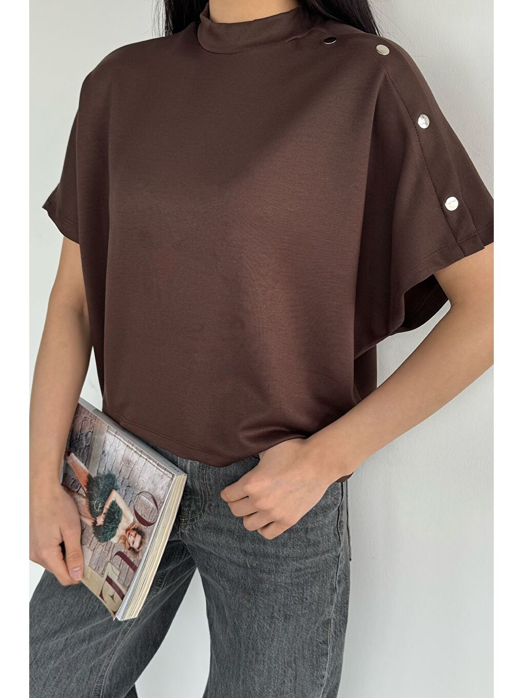 Kahverengi Omuz Detaylı Yarasa Kol Bluz-1