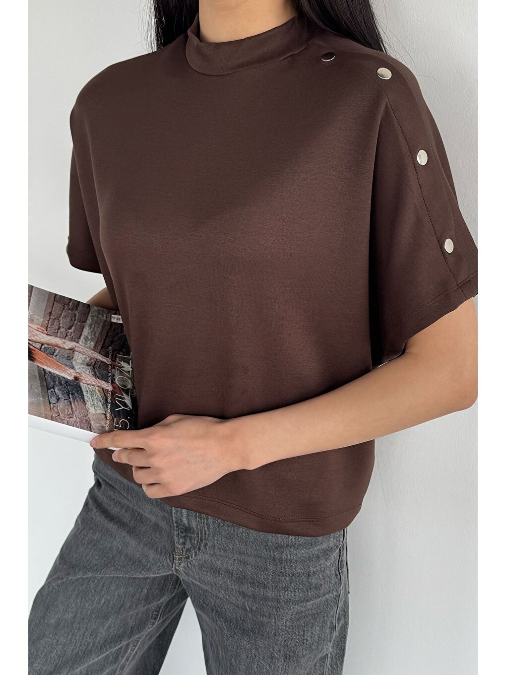 Kahverengi Omuz Detaylı Yarasa Kol Bluz-2