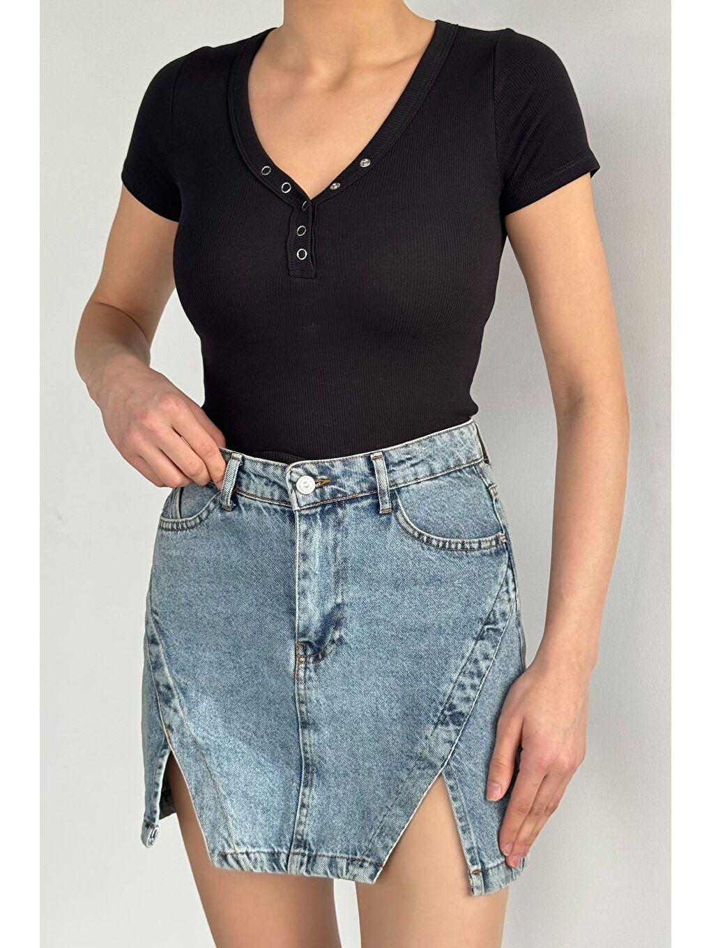 Siyah Kadın V Yaka Ön Çıtçıtlı Elastanlı Bluz-1