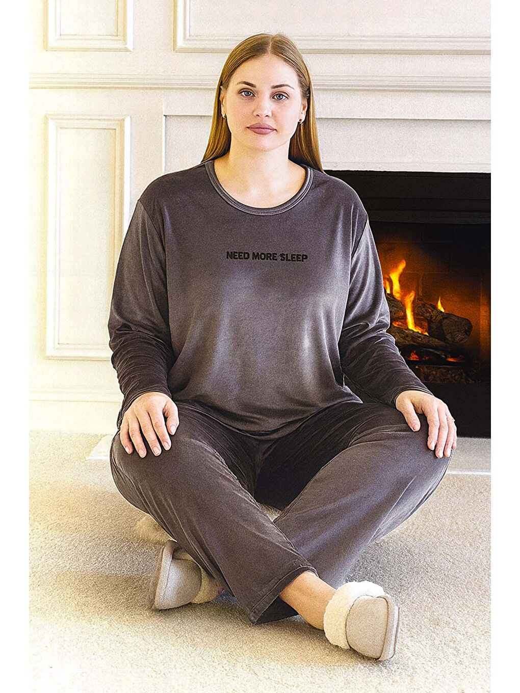 Büyük Beden Kadın Kadife Kumaş Pijama Takımı 13213 Koyu Gri-2