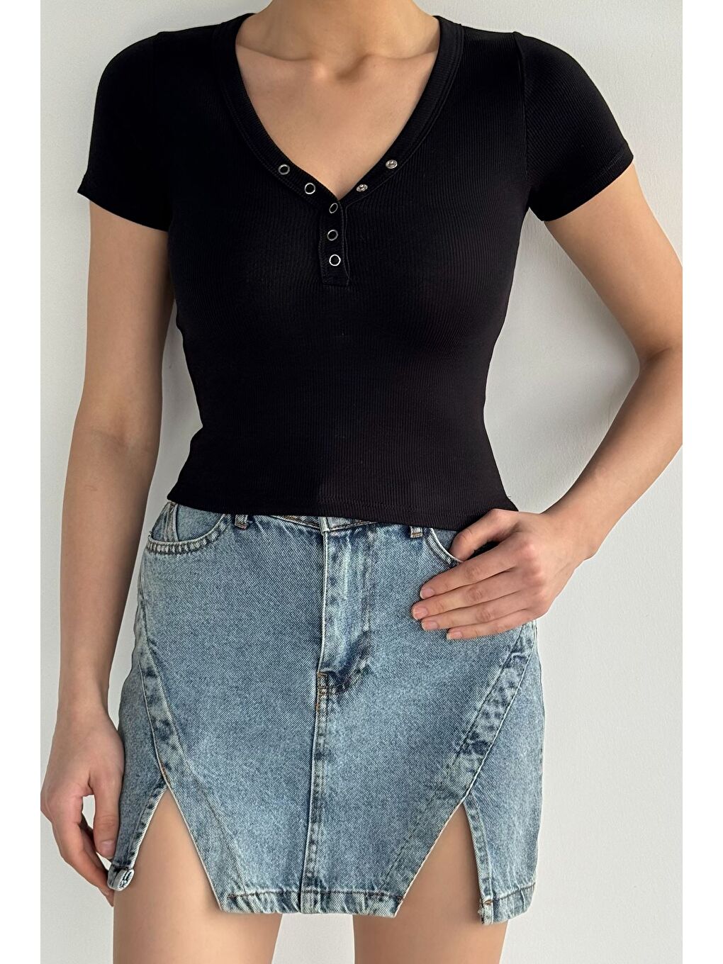 Siyah Kadın V Yaka Ön Çıtçıtlı Elastanlı Bluz-2