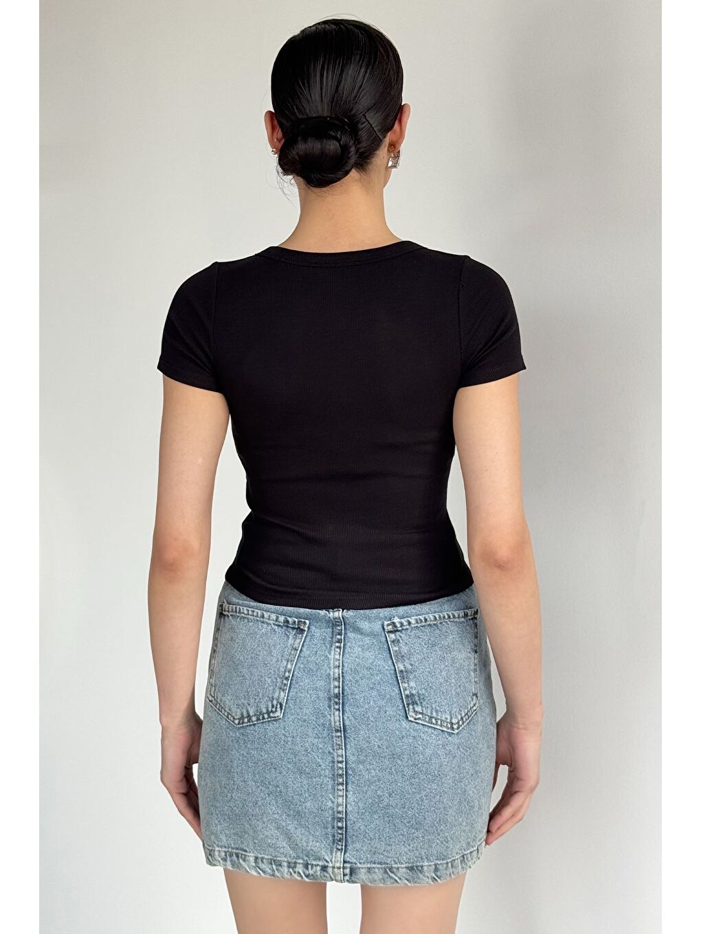 Siyah Kadın V Yaka Ön Çıtçıtlı Elastanlı Bluz-3