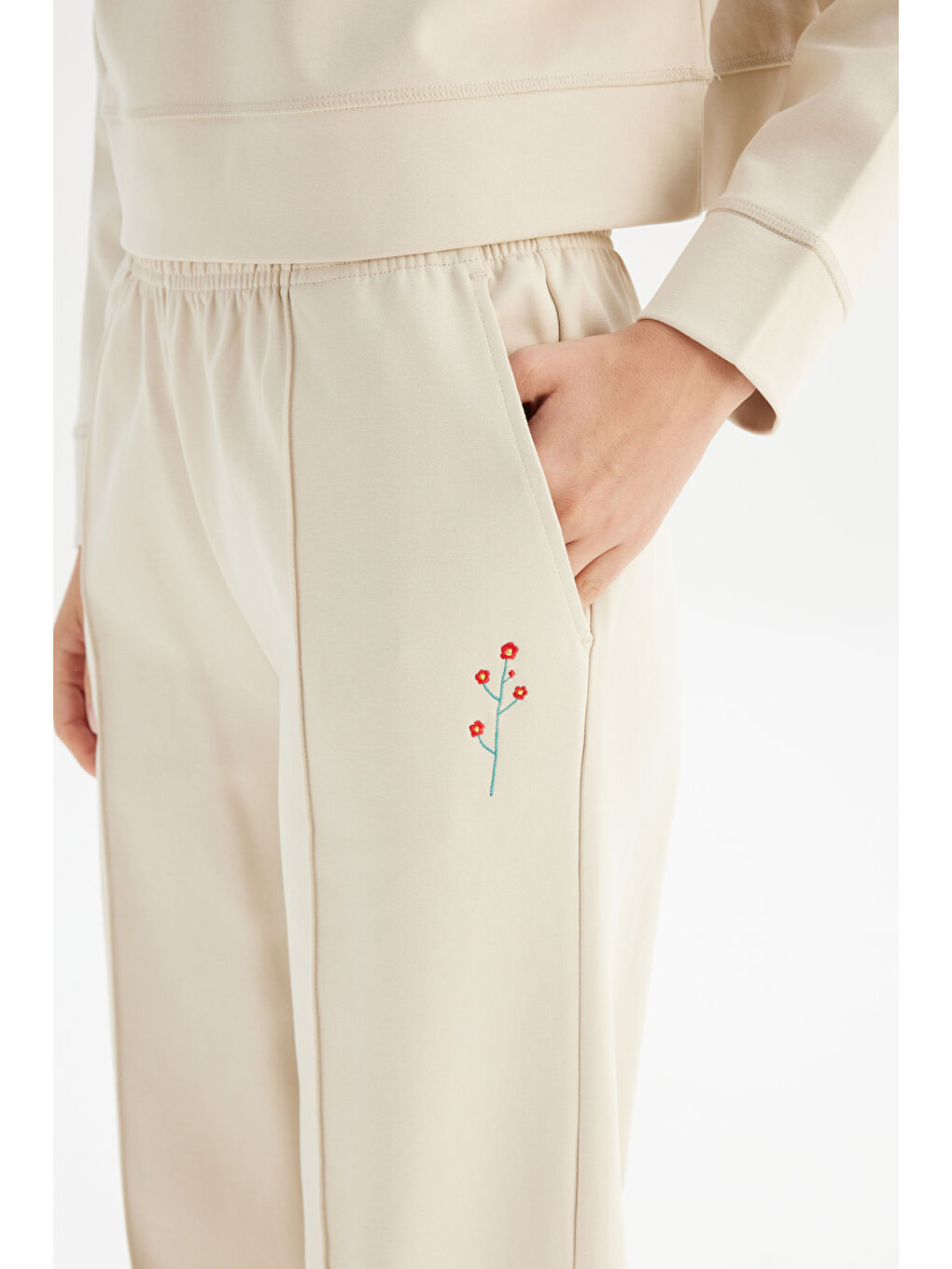 Loose Fit Geniş Paça Bej Pamuklu Esnek Sweatpant-4