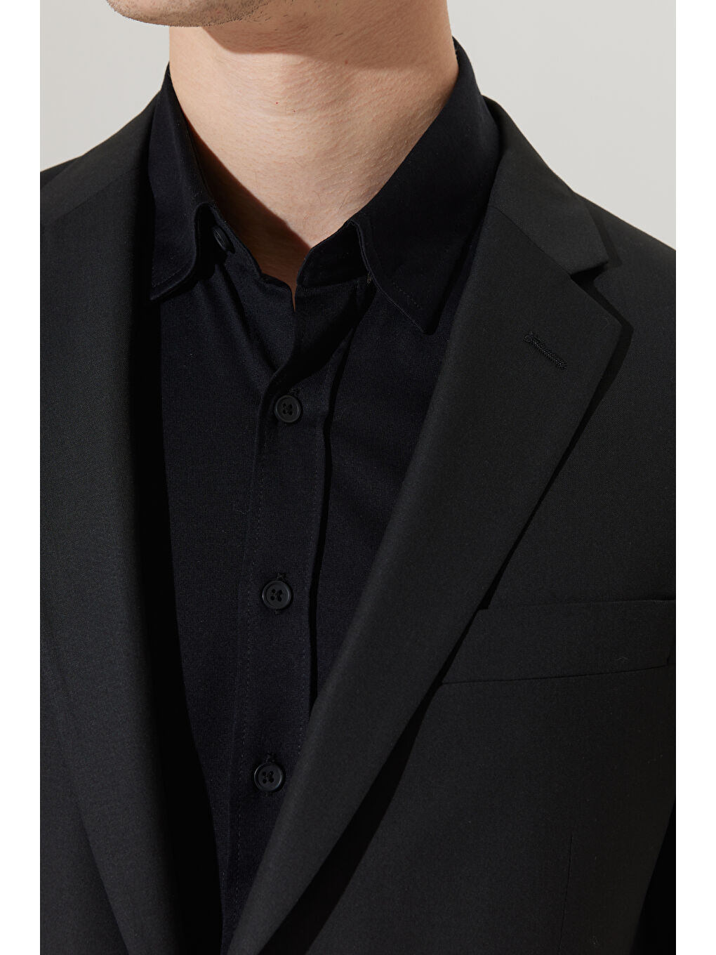 Erkek Siyah Su Geçirmez Regular Fit Geniş Kesim Mono Yaka Yünlü Nano Takım Elbise-3