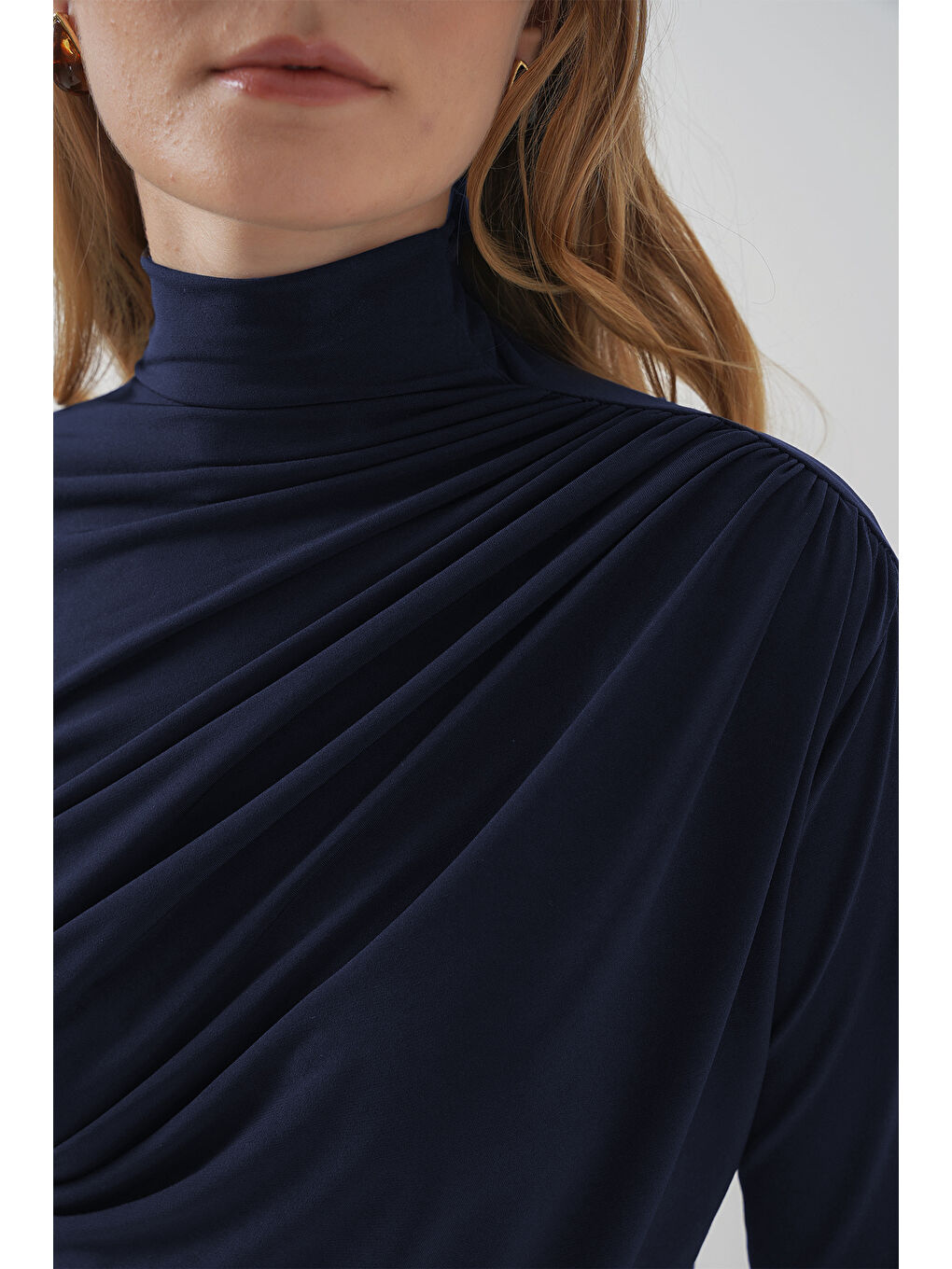 925 Büzgü Detaylı Sandy Bluz - Lacivert-1