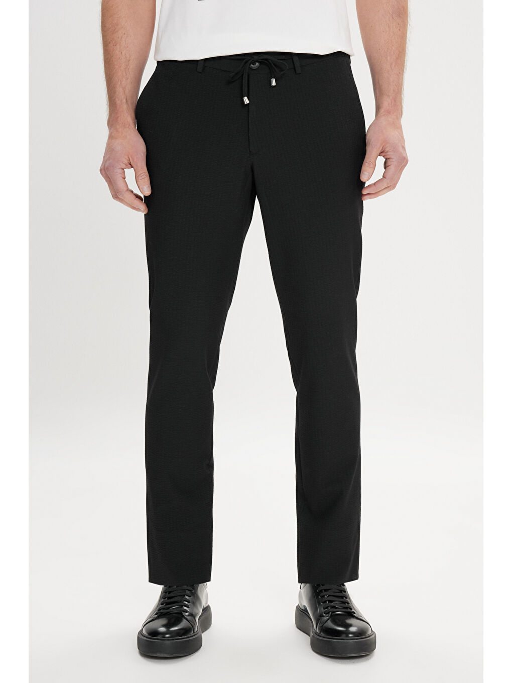 Erkek Siyah Slim Fit Dar Kesim Beli Bağlamalı Yan Cep Gofre Desenli Pantolon-2