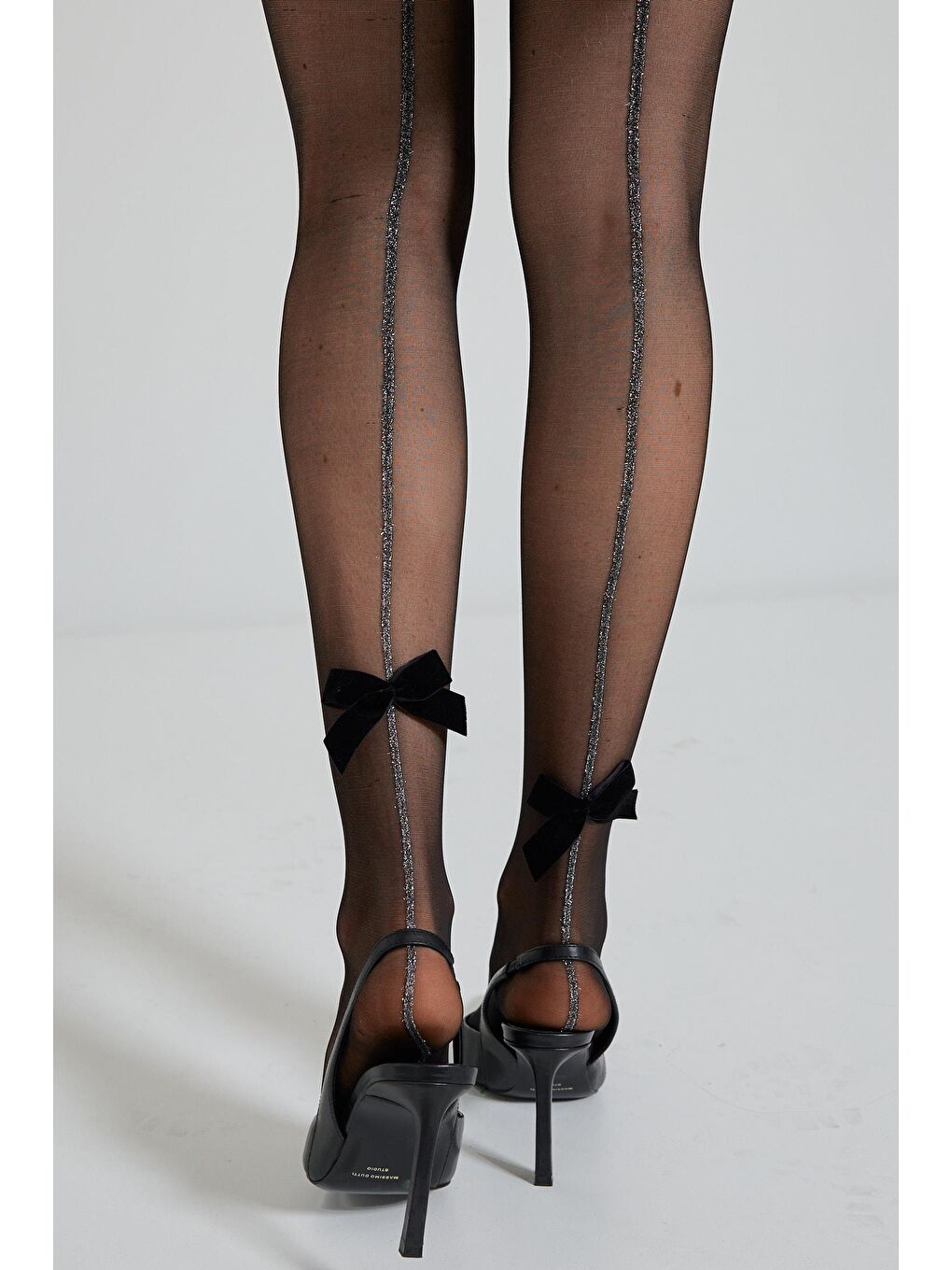 Siyah Kadın Kurdele Aksesuarlı Şeritli İnce Külotlu Çorap-1