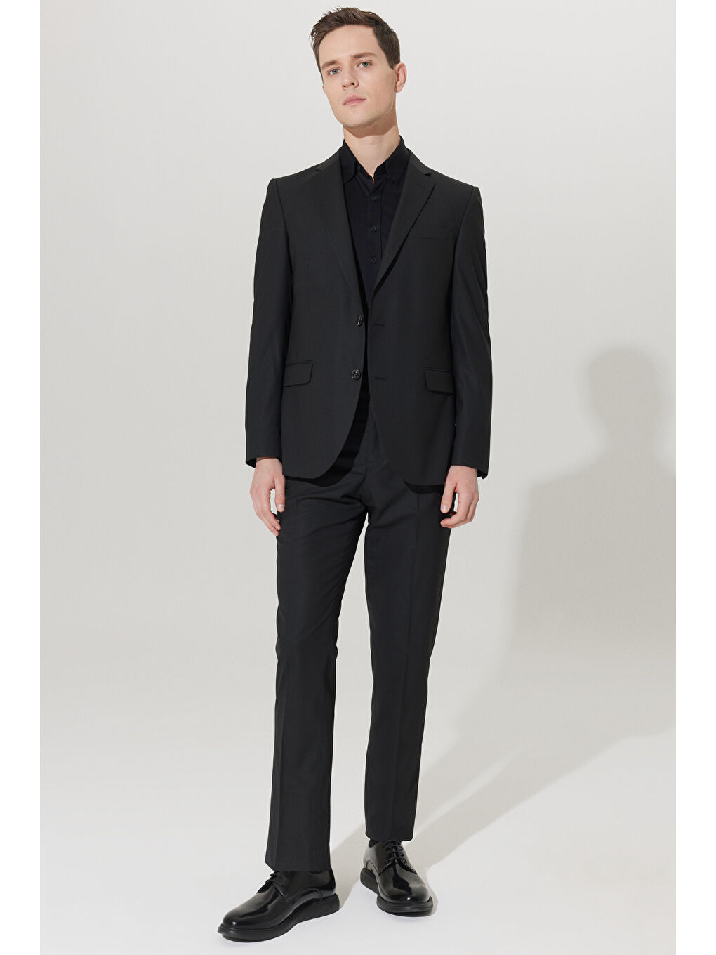 Erkek Siyah Su Geçirmez Regular Fit Geniş Kesim Mono Yaka Yünlü Nano Takım Elbise-4