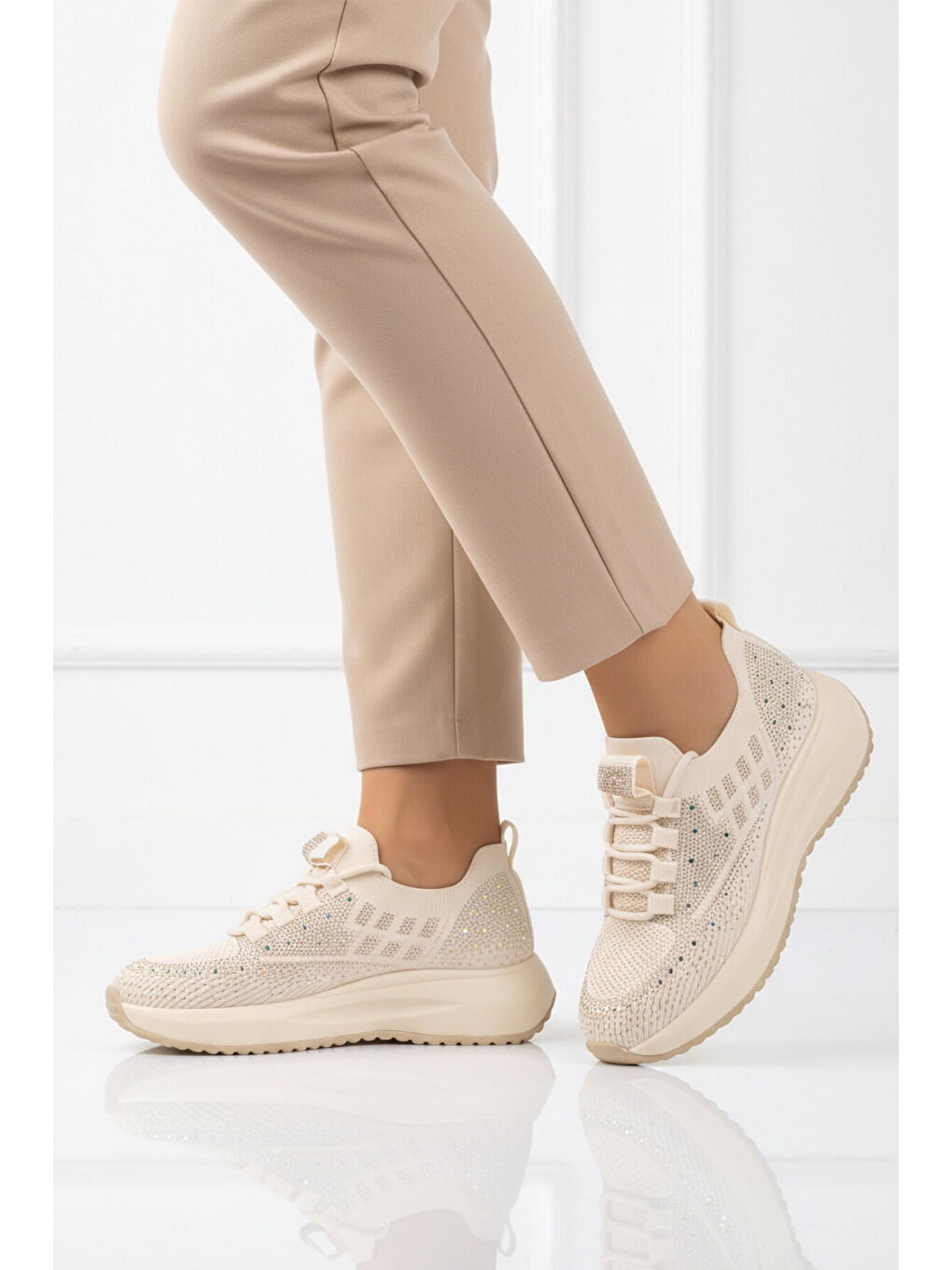 Bej Anorak Hafif Taş İşlemeli Kadın Casual Ayakkabı 26Y301 G-1