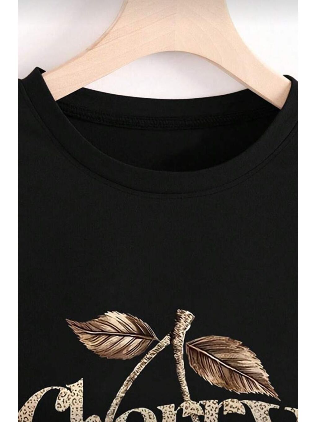 Siyah Gold Cherry Kadın Oversize Ön Baskılı Bisiklet Yaka Pamuklu T-Shirt Rahat Kesim-2