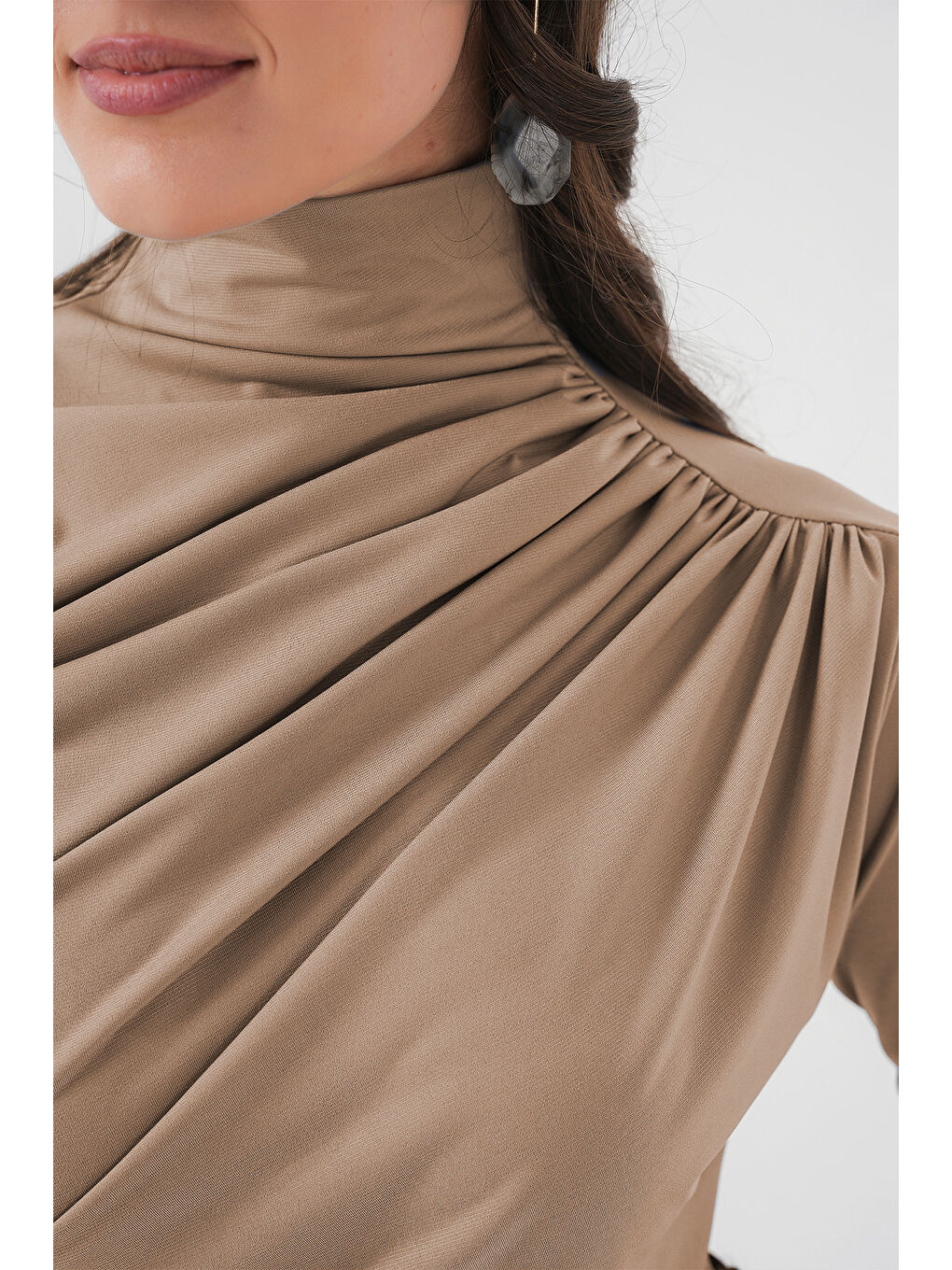 925 Büzgü Detaylı Sandy Bluz - Bej-1