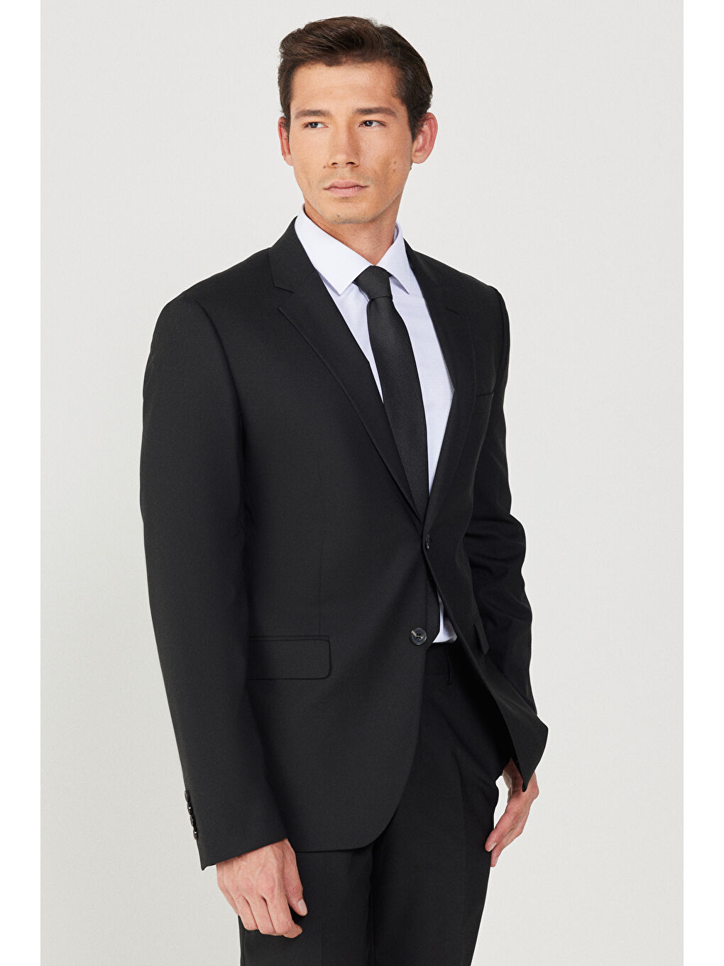 Erkek Siyah Yünlü Slim Fit Mono Yaka Kapak Cepli Takım Elbise