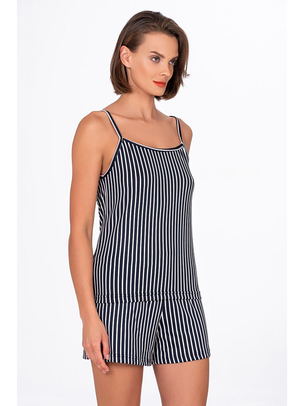Kadın Lacivert Çizgili İp Askılı Şortlu Pijama Takımı-3