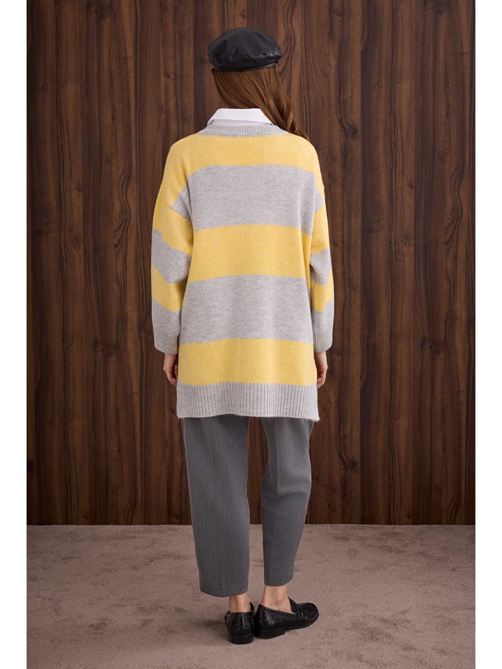 Çizgili V Yaka Kazak Açık Gri-Soft Sarı-4