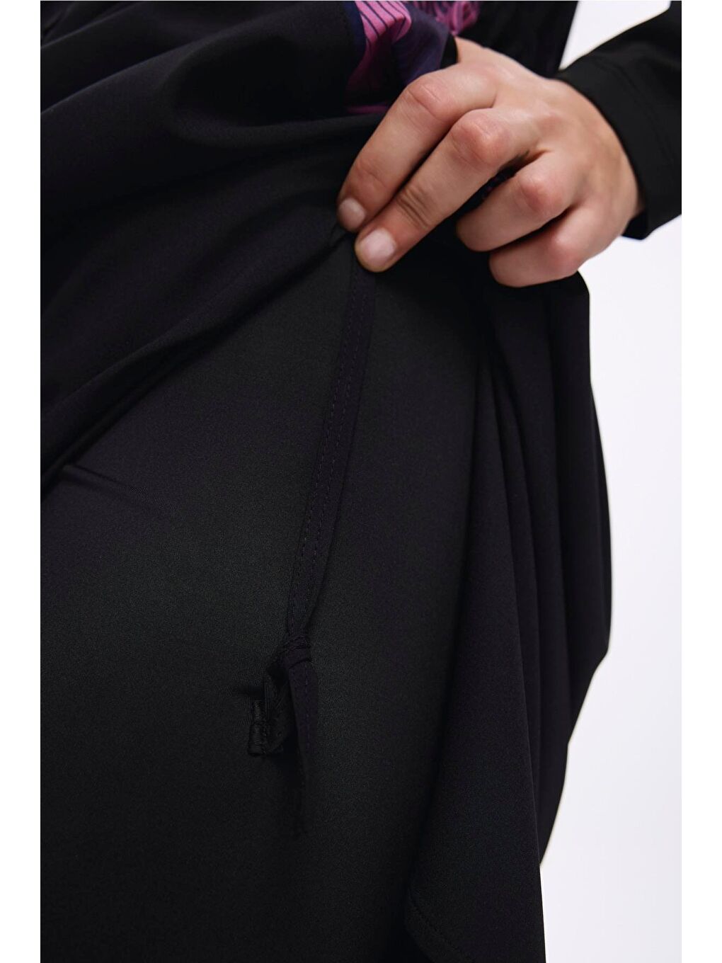 Kol Altı Ve Sırtı Desenli Siyah 5 Parça Tam Tesettür Mayo Takımı 5022-2