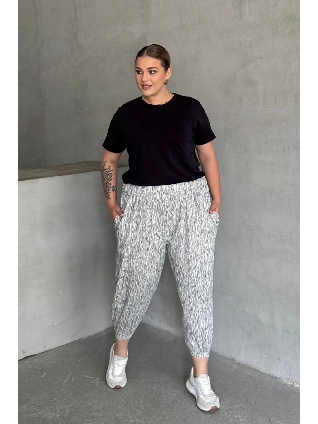 Gri Büyük Beden Beli ve Paçası Lastikli Cepli Bol Pantolon 88-177-1
