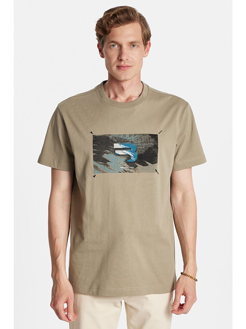 Relax Fit Rahat Kesim Pamuklu Ön Baskı Ve Nakış Detaylı Bisiklet Yaka Haki Erkek Tişö