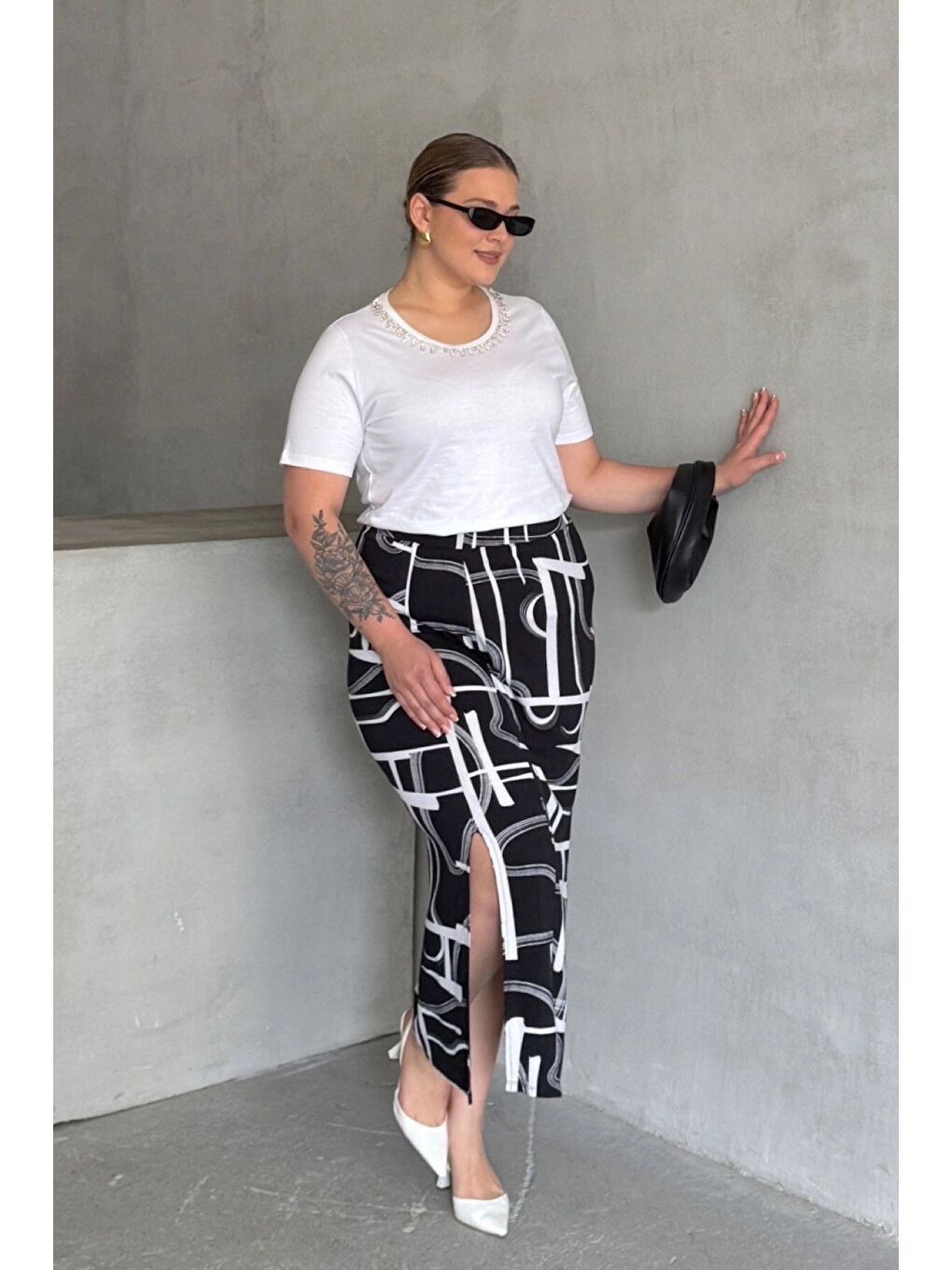 Siyah Büyük Beden Beli Lastikli Soyut Desenli Yırtmaç Detaylı Uzun Etek 98-120-5