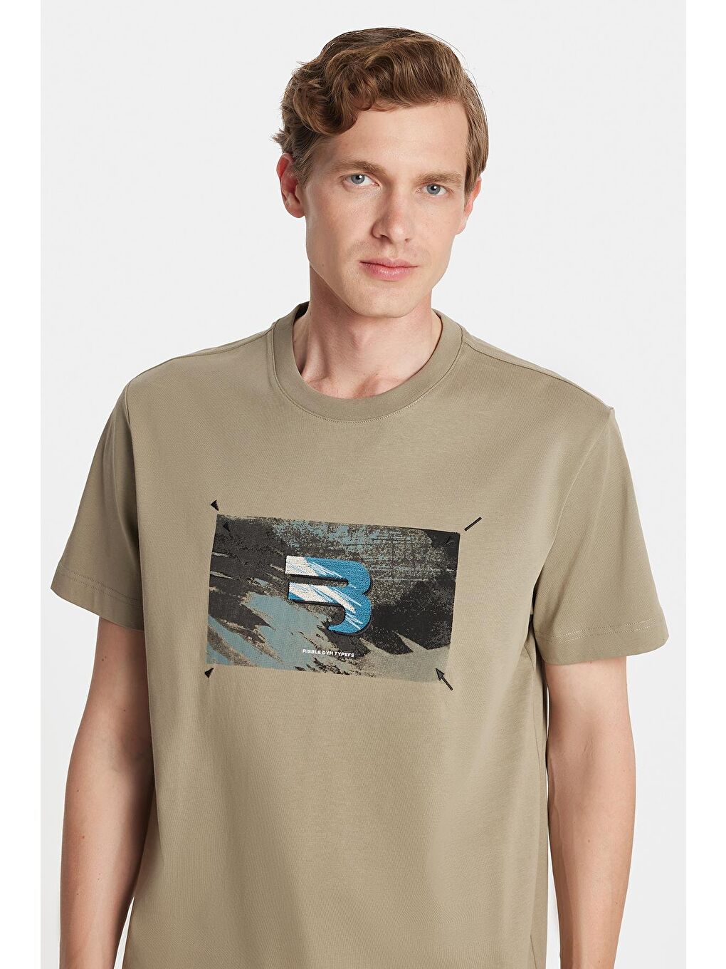 Relax Fit Rahat Kesim Pamuklu Ön Baskı Ve Nakış Detaylı Bisiklet Yaka Haki Erkek Tişö-1