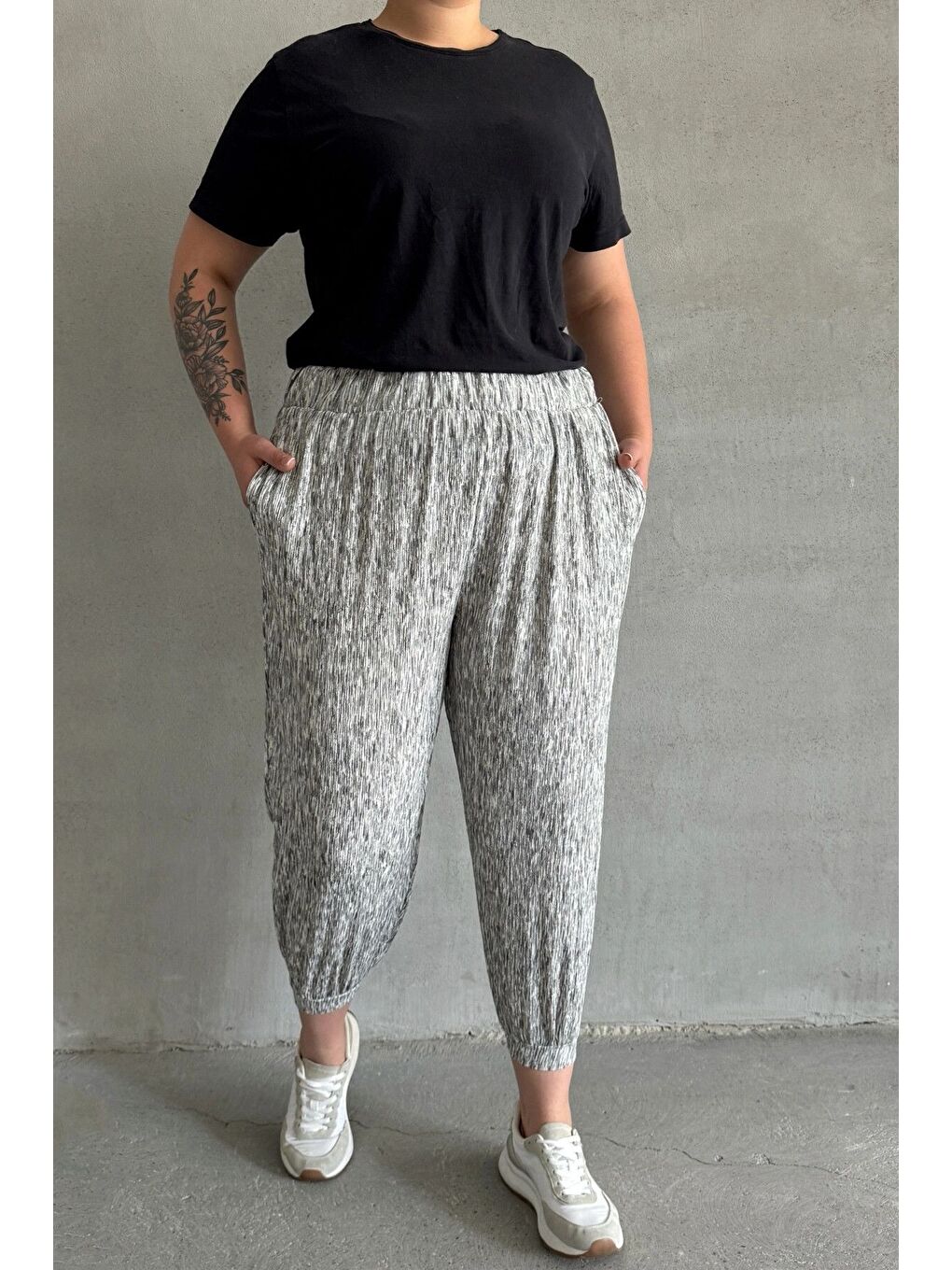 Gri Büyük Beden Beli ve Paçası Lastikli Cepli Bol Pantolon 88-177-3