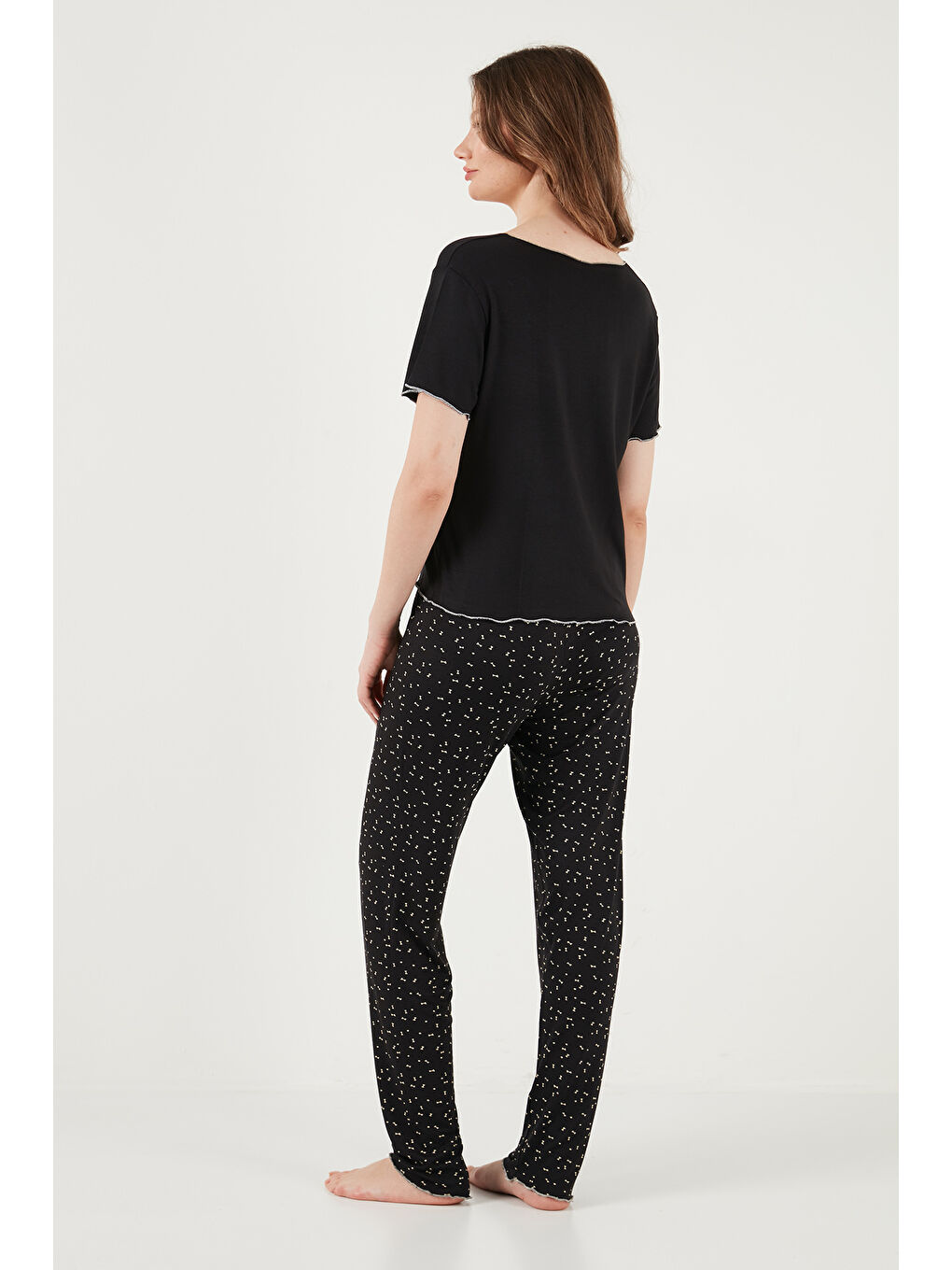 Siyah Desenli Standart Fit Kurdele Detaylı Kısa Kollu Pijama Takımı 6091435-6