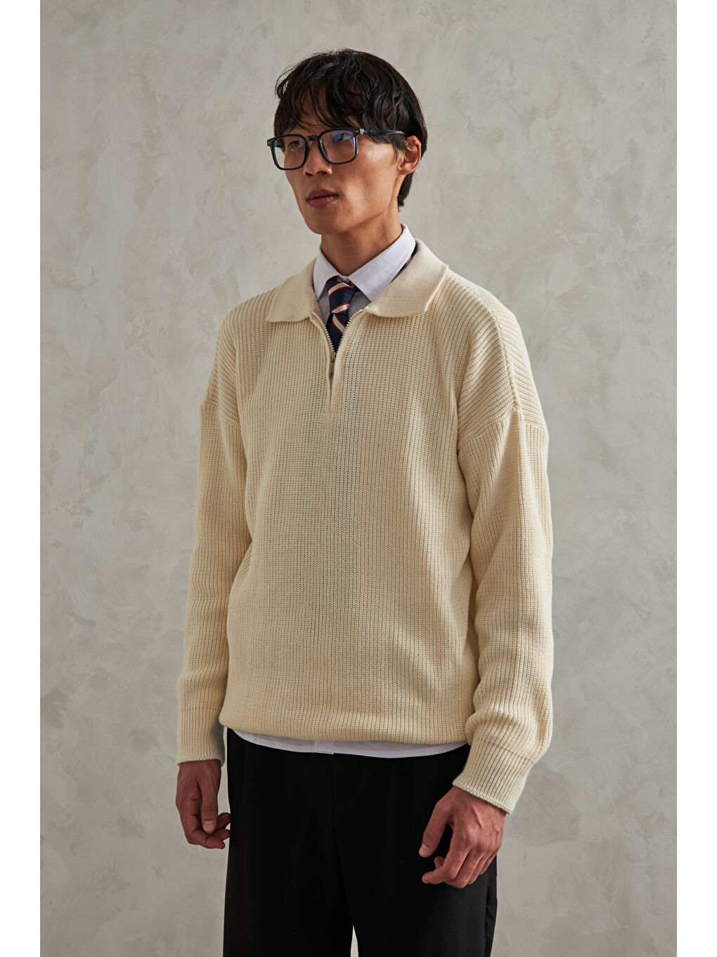 Ekru Erkek Yakası Fermuarlı Oversize Kazak-2