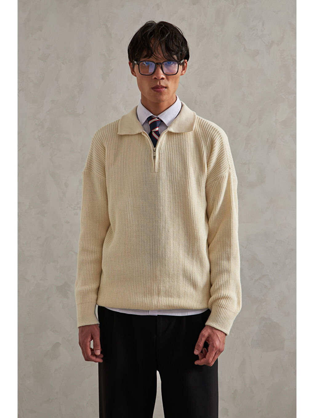 Ekru Erkek Yakası Fermuarlı Oversize Kazak-3